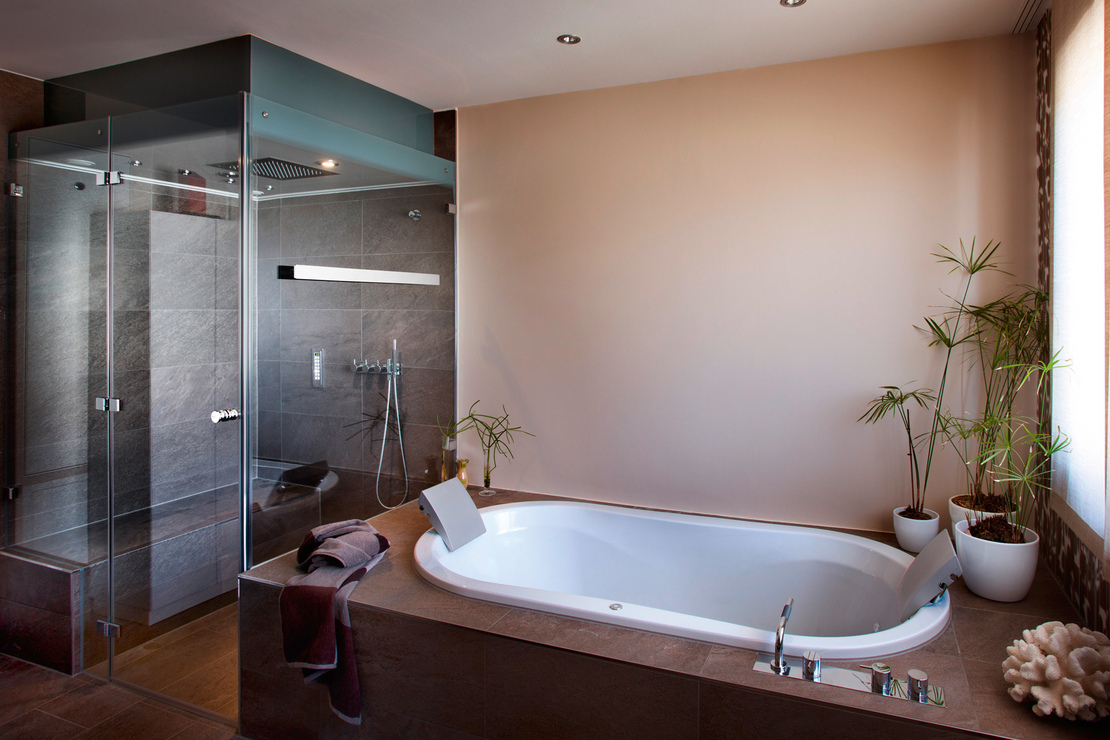 Sanitätfachbetrieb für Badezimmer mit Dampfduschen  Baddesign in Dortmund und Herne