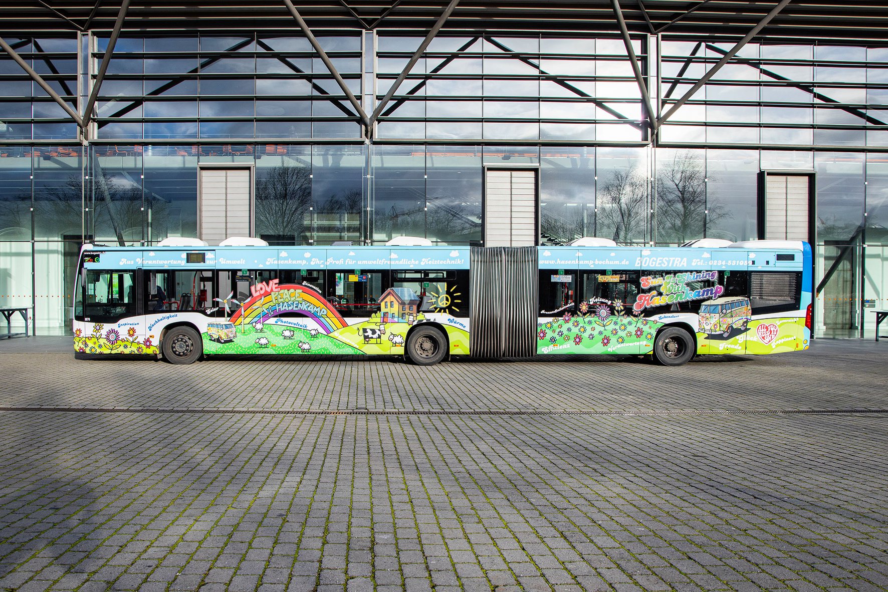 Hasenkamp bringt außergewöhnlichen Linienbus im Hippie-Style auf die Straße