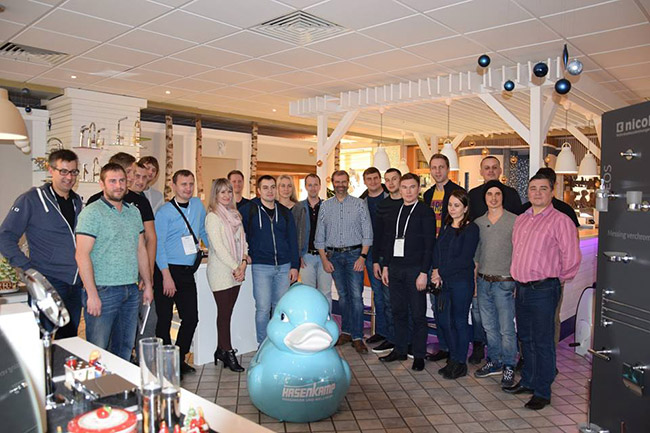 Besuch aus Russland in unserer mehrfach prämierten Badausstellung